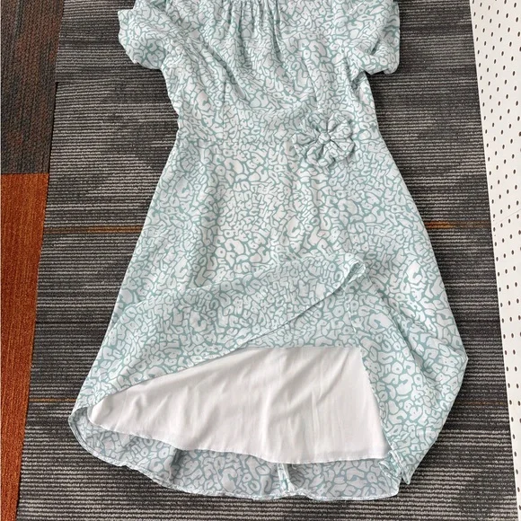 Dan Chau Dress featuring a turquoise & white abstract print on textured fabric - Picture 5 of 10